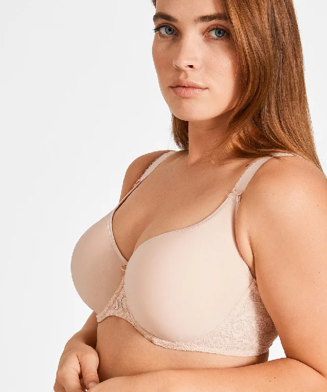 Bra with a smooth fabric for a sleek and comfortable feel Aubade Rosessence Spacer T Shirt Bra in Summer Nude Bra with a smooth fabric for a sleek and comfortable feel Aubade Rosessence Spacer T Shirt Bra in Summer Nude