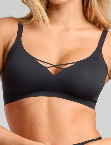 Bra with a smooth fabric for a sleek and comfortable feel Siella No Show V Neck Bra Bra with a smooth fabric for a sleek and comfortable feel Siella No Show V Neck Bra