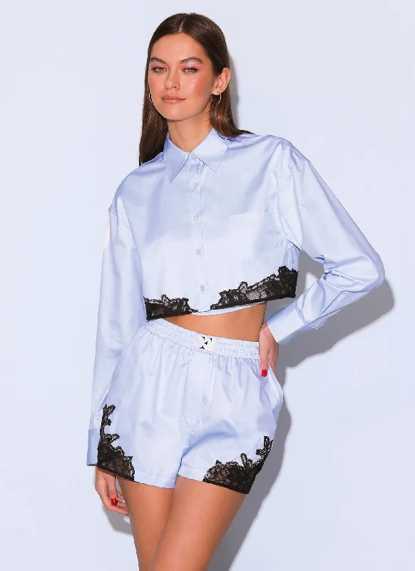 Bra with a seamless memory foam cup for a smooth silhouette​ Poplin Cropped Button Down