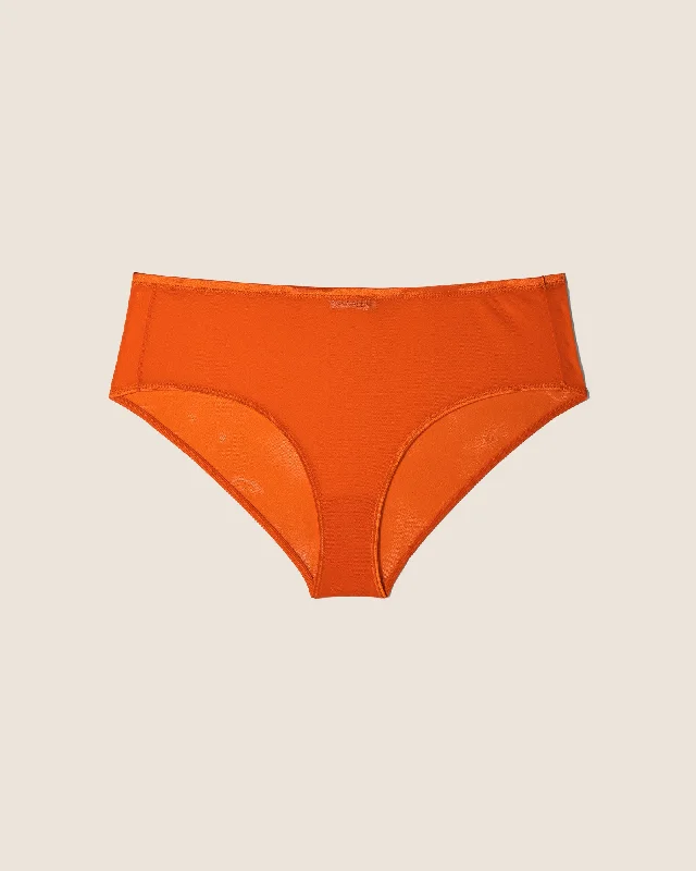 Bra with a seamless memory foam cup for a smooth silhouette​ Extended Boyshort
