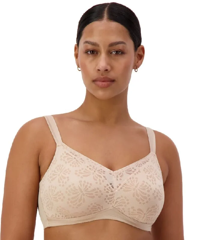 minimizer plus size bras for curvy figuresTriumph Lacy Minimiser Wire-Free Bra - New Beige